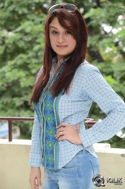 Sonia-Agarwal-at-Amma-Nanna-Oorelithe-Press-Meet